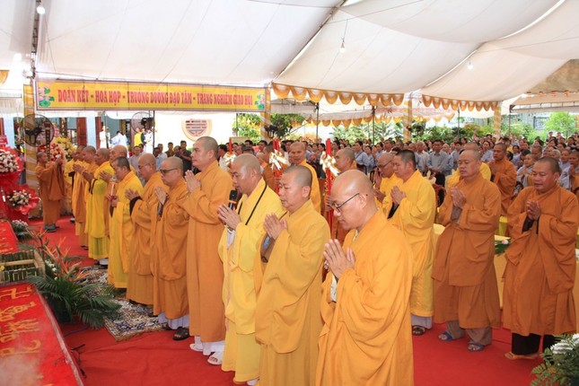 Cầu nguyện công trình trùng tu chánh điện sớm hoàn thành