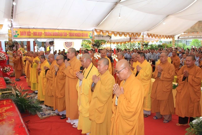 Cầu nguyện công trình trùng tu chánh điện sớm hoàn thành