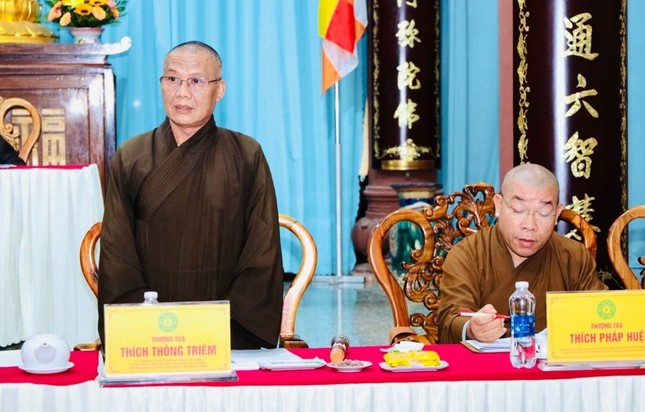 Thượng tọa Thích Thông Triêm đúc kết buổi họp Thượng tọa Thích Thông Triêm đúc kết buổi họp
