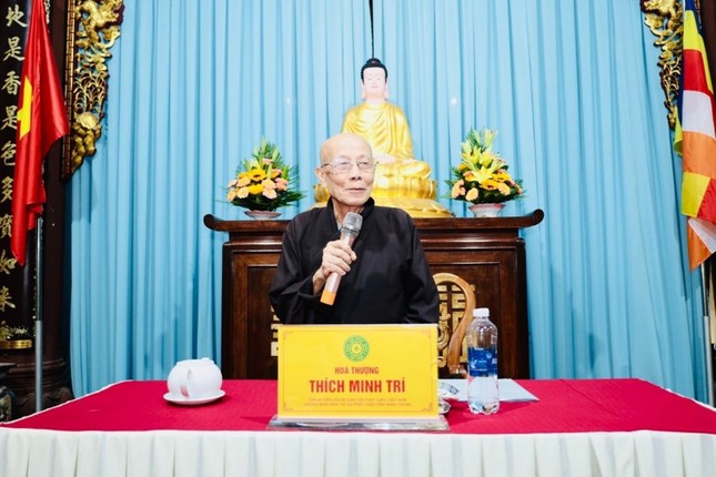 Trưởng lão Hòa thượng Thích Minh Trí ban đạo từ Trưởng lão Hòa thượng Thích Minh Trí ban đạo từ