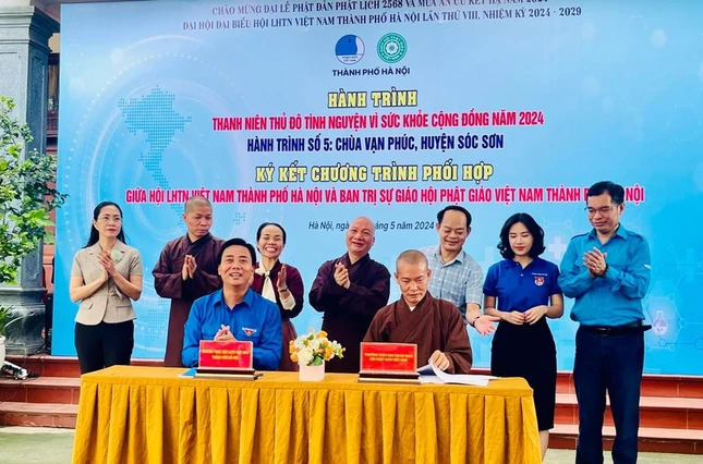 Đại diện 2 đơn vị ký kết chương trình phối hợp