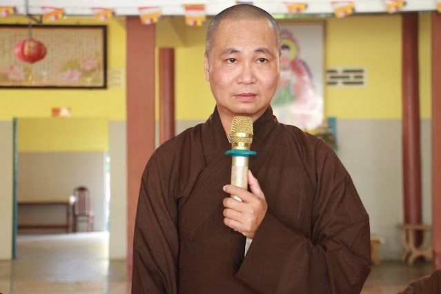 Đại đức Thích Minh Phước chủ trì buổi họp