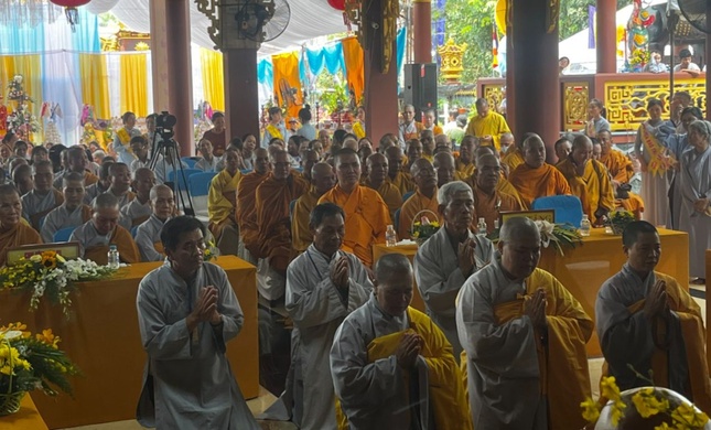 Chư Ni và Phật tử chùa Bảo Thiên