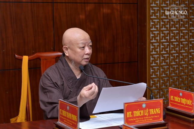 Hòa thượng Thích Lệ Trang chủ trì buổi họp của Ban Thường trực