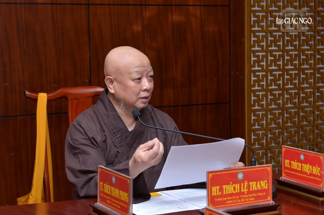 Hòa thượng Thích Lệ Trang chủ trì buổi họp của Ban Thường trực