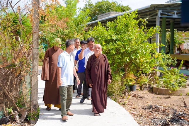 Con đường bê-tông làm thay đổi diện mạo nông thôn của địa phương