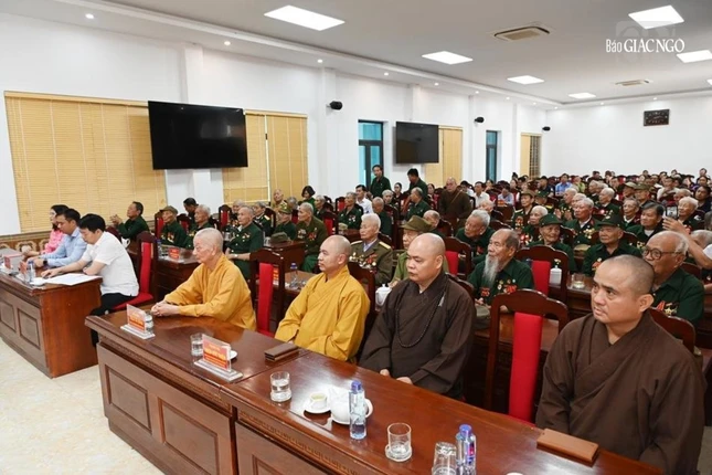 Buổi họp mặt chiến sĩ, thanh niên xung phong trực tiếp tham gia Chiến dịch Điện Biên Phủ