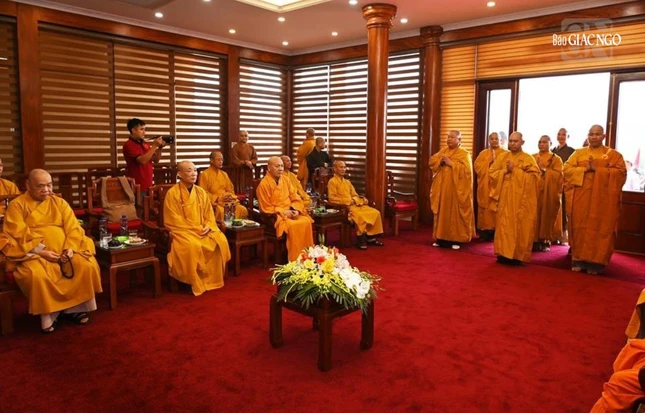 Chư tôn đức tham dự lễ cắt băng khánh thành Trụ sở Ban Trị sự tỉnh Điện Biên