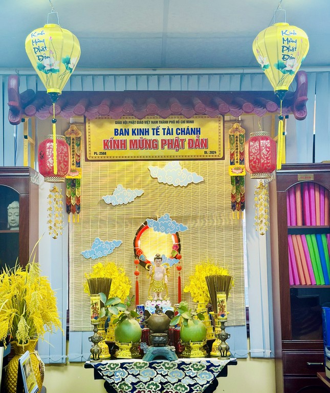 Lễ đài Phật đản tại Văn phòng Ban Kinh tế - Tài chánh Phật giáo TP.HCM