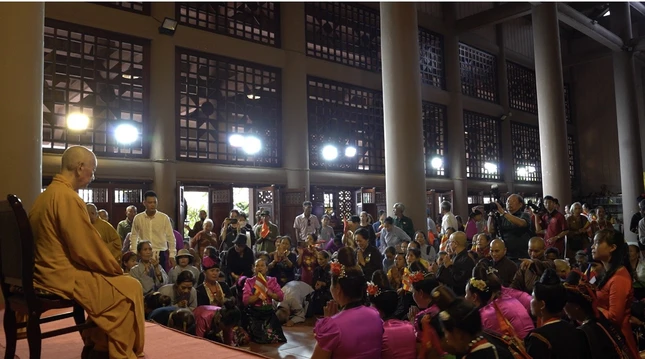 Với bà con các dân tộc