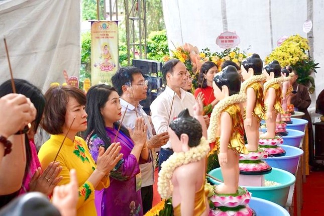 Cử hành nghi lễ dâng hương rước lễ đản sinh