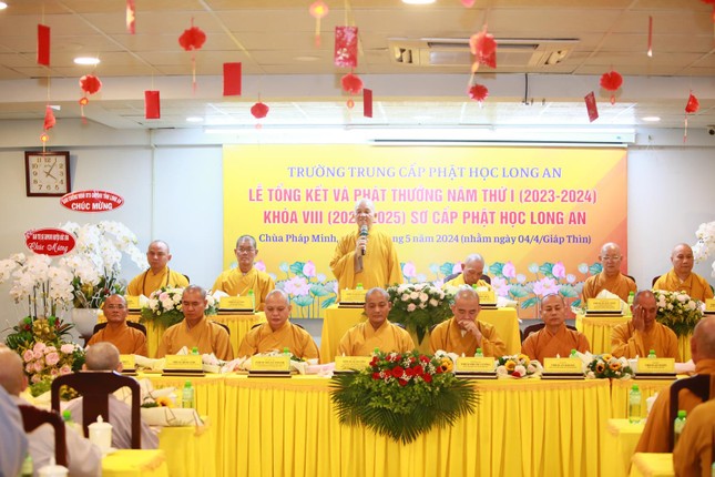 Hòa thượng Thích Minh Thiện ban đạo từ Hòa thượng Thích Minh Thiện ban đạo từ