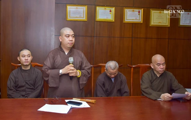 Đại đức Thích Trung Hiếu phát biểu đóng góp tại buổi họp
