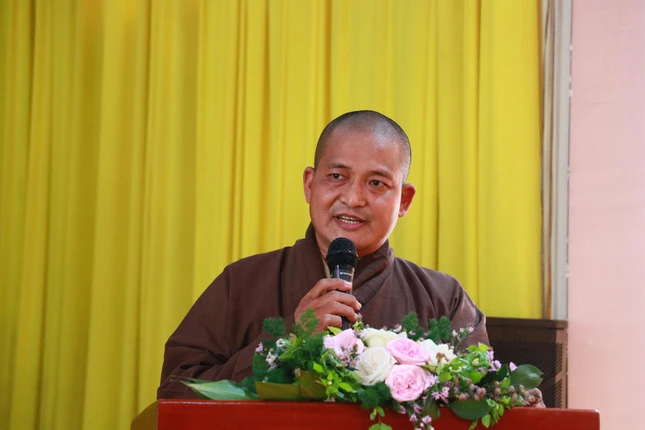 Đại đức Thích Lệ Duyên, Trưởng ban Trị sự H.Đức Hòa báo cáo khái quát về tình hình hoạt động Phật sự Đại đức Thích Lệ Duyên, Trưởng ban Trị sự H.Đức Hòa báo cáo khái quát về tình hình hoạt động Phật sự