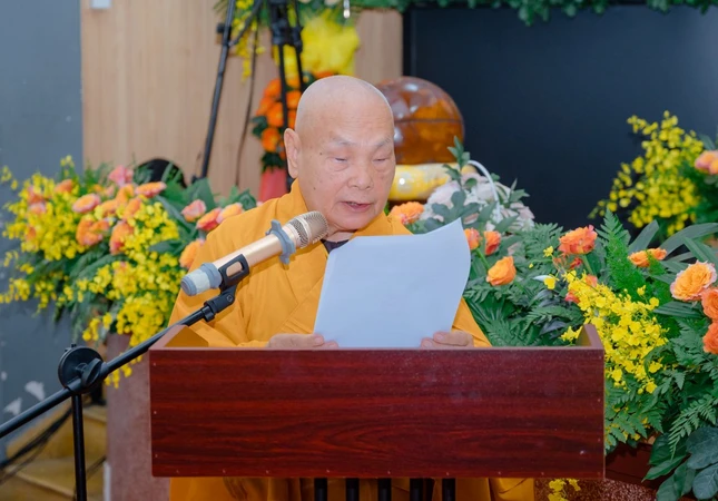 Trưởng lão Hòa thượng Thích Thiện Nhơn tuyên đọc Thông điệp Phật đản của Đức Pháp chủ GHPGVN