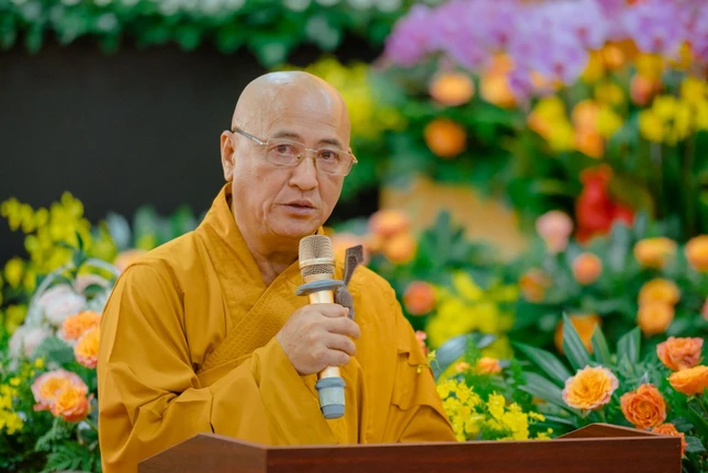 Hòa thượng Thích Huệ Thông đọc Diễn văn khai mạc Phật đản Phật lịch 2568 của Trưởng lão Hòa thượng Chủ tịch Hội đồng Trị sự GHPGVN