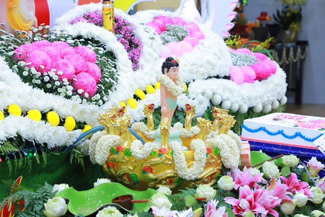 Tôn tượng Đức Phật sơ sinh tại chùa Bồ Đề Lan Nhã