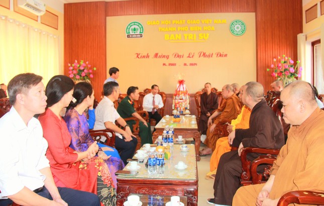 Thượng tọa Thích Minh Trí tiếp thân mật phái đoàn Tỉnh ủy tỉnh Đồng Nai Thượng tọa Thích Minh Trí tiếp thân mật phái đoàn Tỉnh ủy tỉnh Đồng Nai