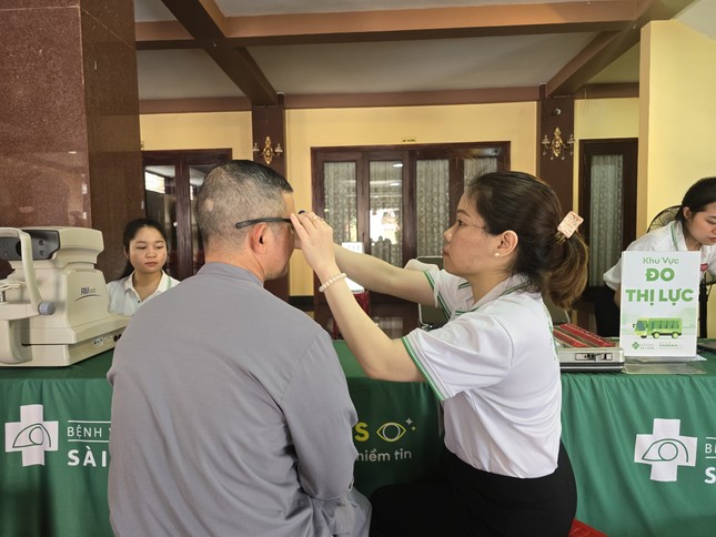 Chương trình phối hợp khám mắt miễn phí Chương trình phối hợp khám mắt miễn phí