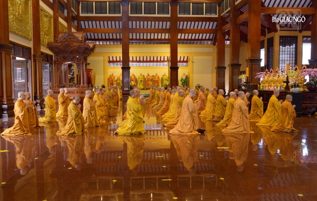 Chư Tăng đảnh lễ Tam bảo Chư Tăng đảnh lễ Tam bảo