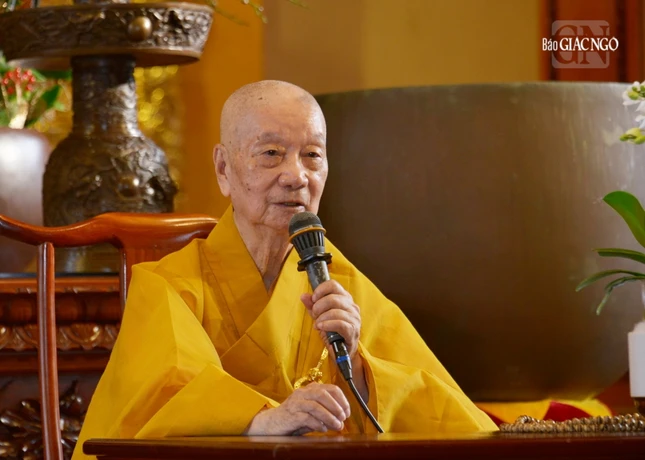Đức Pháp chủ ban lời giáo giới đến chư Tăng tại Lễ tác pháp An cư kiết hạ
