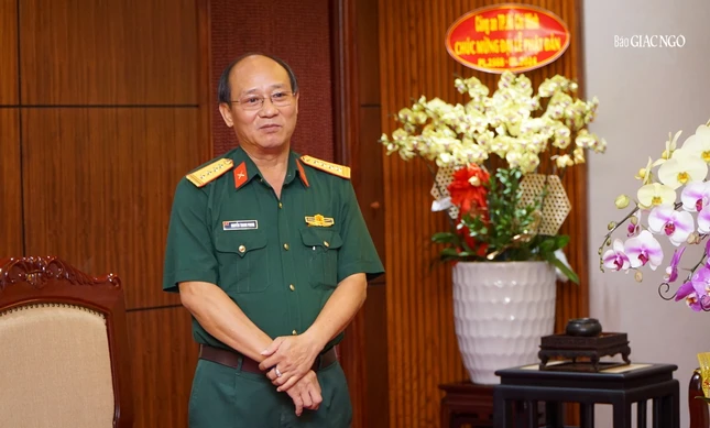 Đại tá Nguyễn Thanh Phong chúc mừng Phật đản đến chư tôn đức Ban Trị sự, Tăng Ni, Phật tử, tín đồ GHPGVN TP.HCM