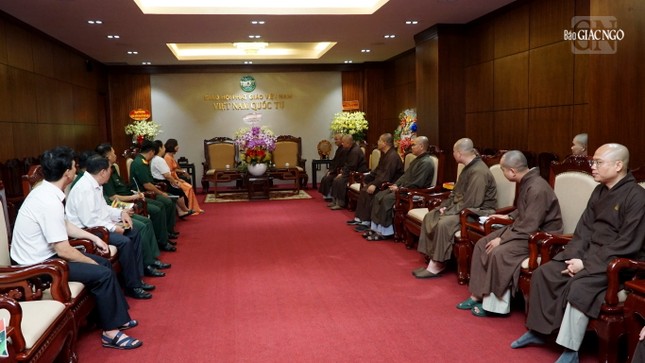 Chư tôn đức Ban Trị sự TP.HCM tiếp phái thân mật đoàn Bộ Tư lệnh TP.HCM và Q.10 đến thăm, chúc mừng Phật đản Chư tôn đức Ban Trị sự TP.HCM tiếp phái thân mật đoàn Bộ Tư lệnh TP.HCM và Q.10 đến thăm, chúc mừng Phật đản