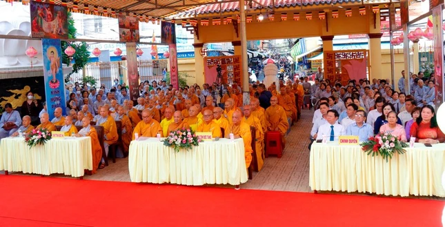 Quang cảnh Đại lễ Phật đản tại chùa Viên Minh