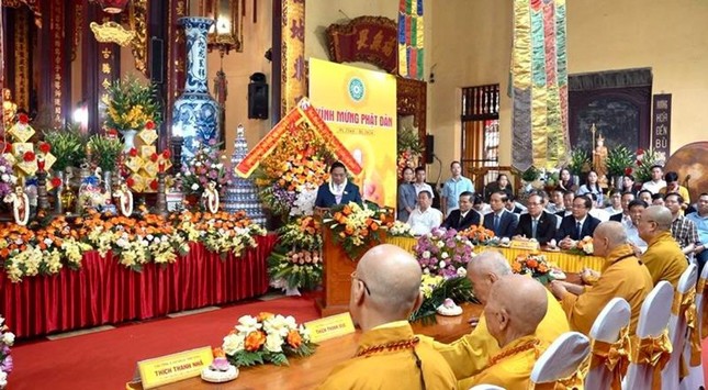 Thủ tướng trân trọng chúc mừng chư tôn giáo phẩm GHPGVN, Tăng Ni, đồng bào Phật tử trong và ngoài nước, cùng các đại biểu lời chúc mừng tốt đẹp nhất