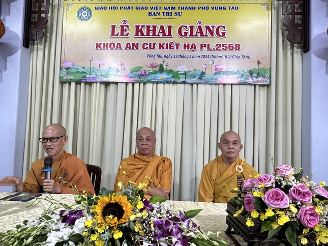 Chư vị giáo phẩm chứng minh