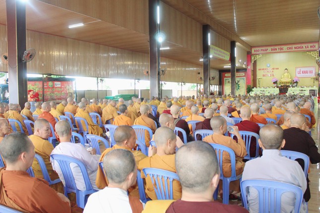 Quang cảnh lễ tổng khai hạ tại chùa Tỉnh Hội