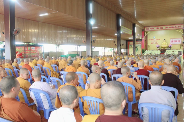 Quang cảnh lễ tổng khai hạ tại chùa Tỉnh Hội