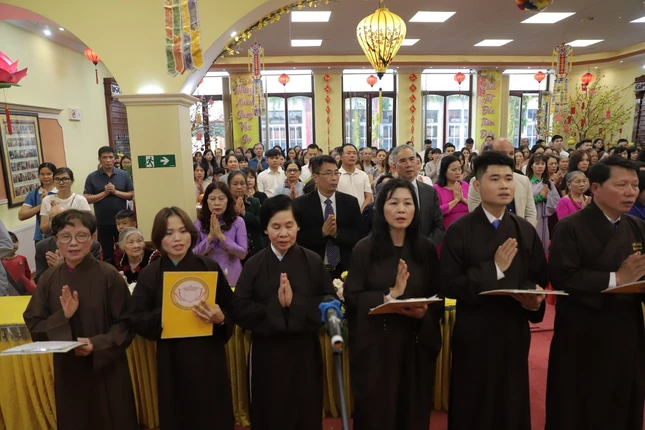 Đạo tràng tụng sám Khánh đản