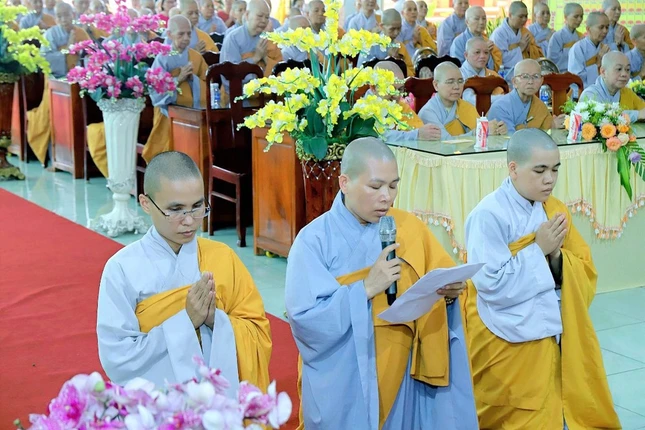 Đại diện hành giả phát nguyện tu học Đại diện hành giả phát nguyện tu học