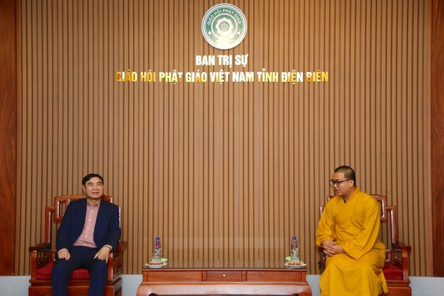 Đại đức Thích Đức Thành tiếp thân mật Bí thư Tỉnh ủy tỉnh Điện Biên Trần Quốc Cường