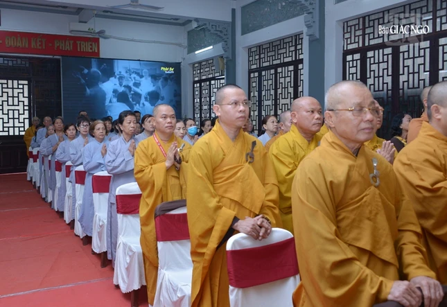 Chư tôn đức và Phật tử các đạo tràng tham dự