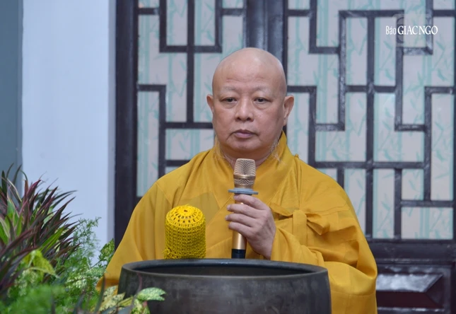 Hòa thượng Thích Lệ Trang xướng lễ cúng dường