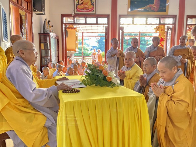Chư Ni tác pháp thọ an cư tại chùa Tâm Ân Chư Ni tác pháp thọ an cư tại chùa Tâm Ân