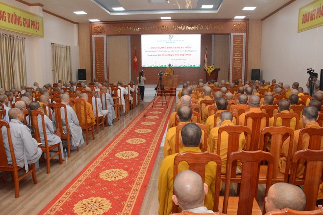 Hơn 200 hành giả Tăng Ni tham gia khóa bồi dưỡng