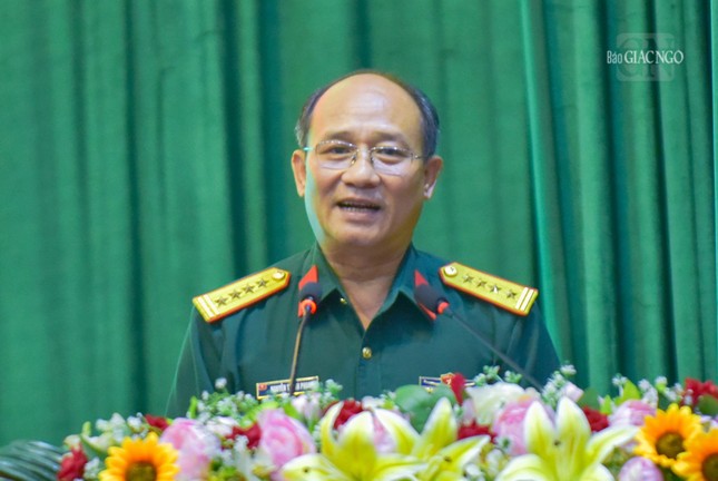 Đại tá Trần Thanh Phong, Phó Chính trị Bộ Tư lệnh TP.HCM báo cáo sơ kết hoạt động phối hợp