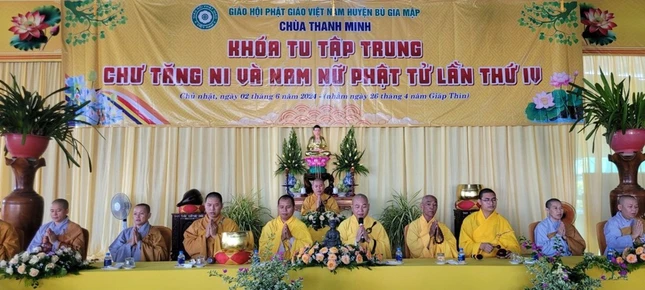 Tại buổi pháp đàm chư tôn đức đã chia sẻ những pháp thoại ngắn