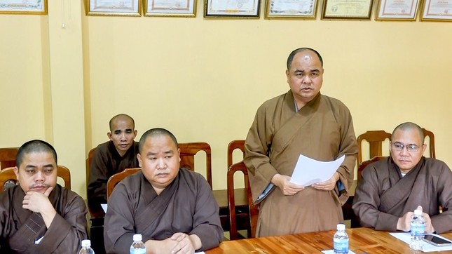 Đại diện Ban Thư ký Ban Trị sự báo cáo hoạt động Phật sự