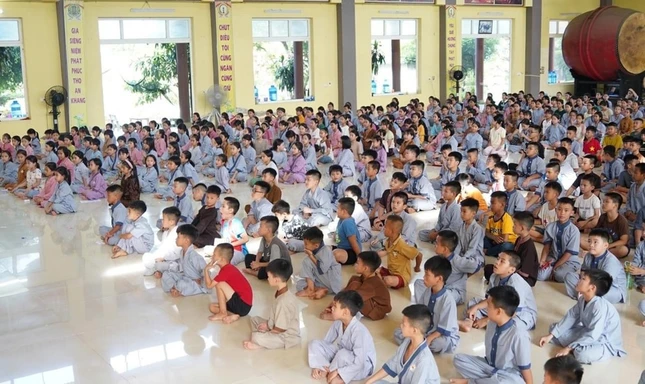 500 em học sinh tham gia khóa tu mùa hè