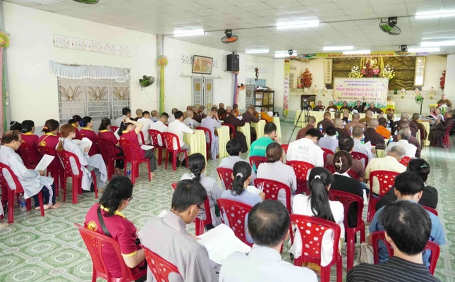 Quang cảnh buổi họp