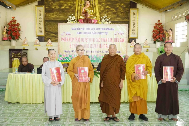 Nhận quyết định nhân sự