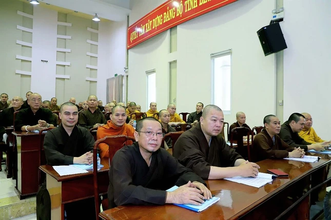 Chư tôn đức tỉnh Bình Dương tham dự hội nghị