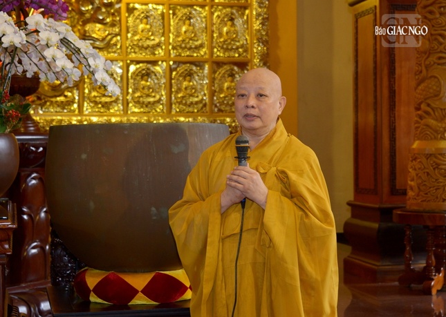 Hòa thượng Trưởng ban Trị sự GHPGVN TP.HCM đã có lời tán thán công đức của chư Tăng Ni các đơn vị đã chung tay đóng góp để Ban Trị sự TP.HCM tổ chức trang nghiêm Tuần lễ Phật đản