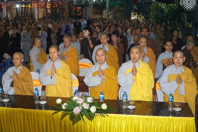 Quang cảnh buổi khai pháp của trường hạ chùa Báo Ân Quang cảnh buổi khai pháp của trường hạ chùa Báo Ân