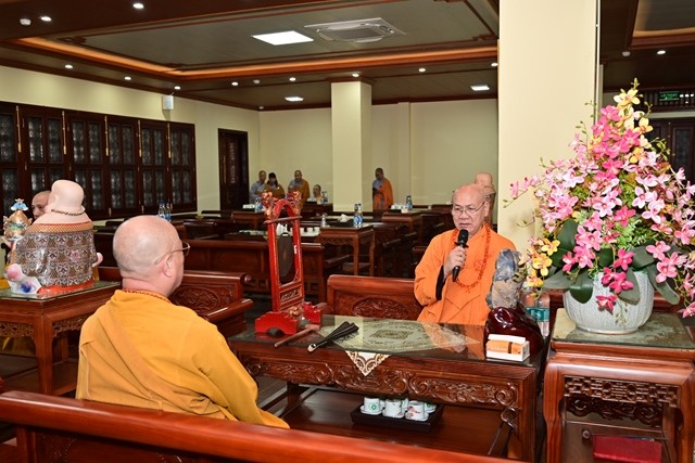 Hòa thượng Thích Quảng Tùng giáo giới đến giới tử