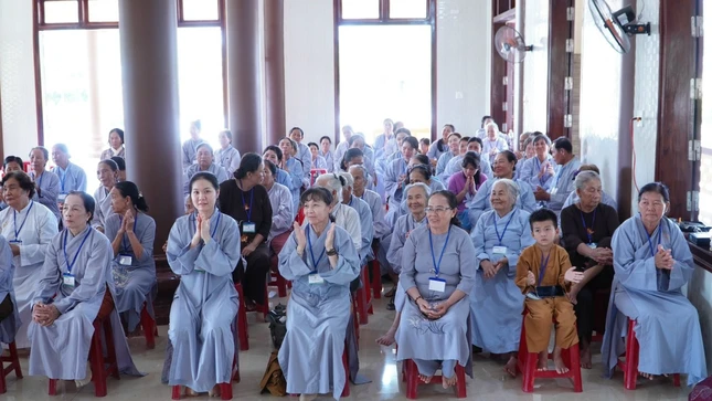 Phật tử tham gia trao đổi Phật pháp trong khóa tu Phật tử tham gia trao đổi Phật pháp trong khóa tu